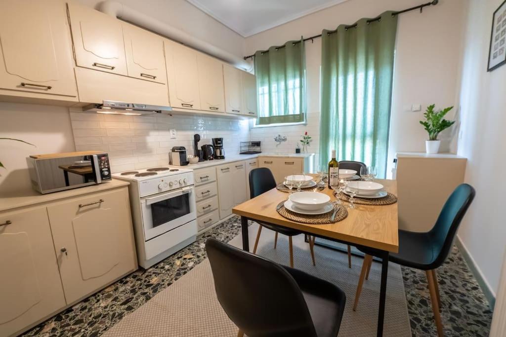 Nima'S House, Traditional Flat With Lake View Aitoliko Екстериор снимка